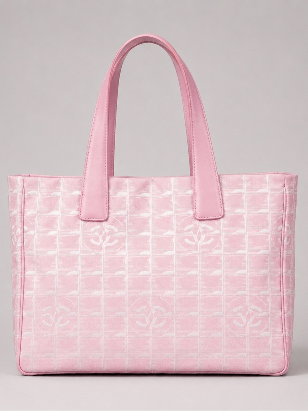 CHANEL pink CC logo Travel Tote - Picture 16 of 16